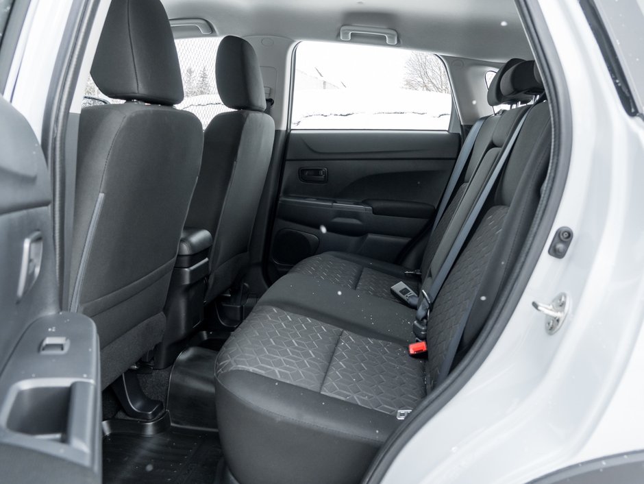 2022 Mitsubishi RVR ES FWD - CVT-18