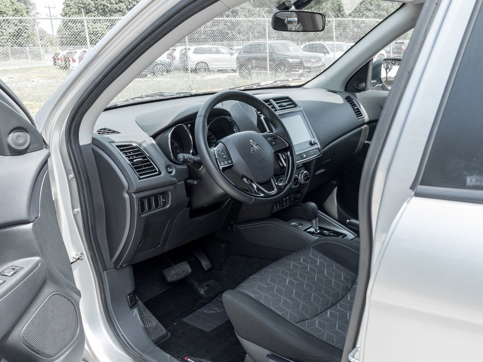2023 Mitsubishi RVR 2.4L SE AWC - CVT-6