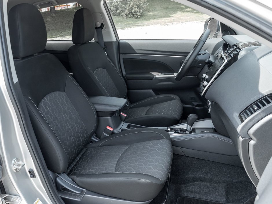 2023 Mitsubishi RVR 2.4L SE AWC - CVT-17