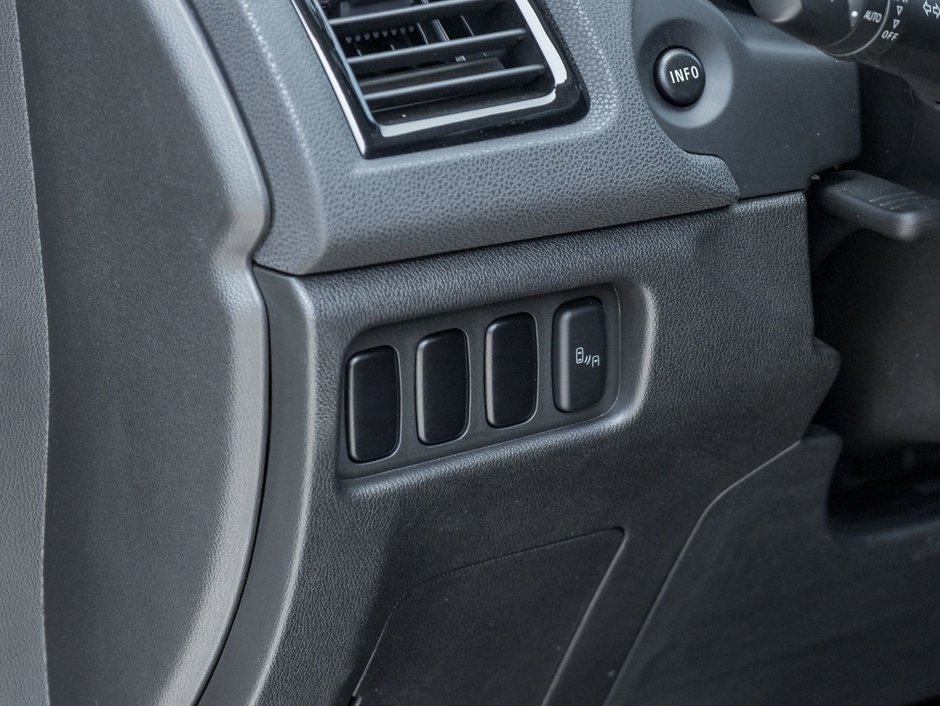 2023 Mitsubishi RVR 2.4L SE AWC - CVT-12