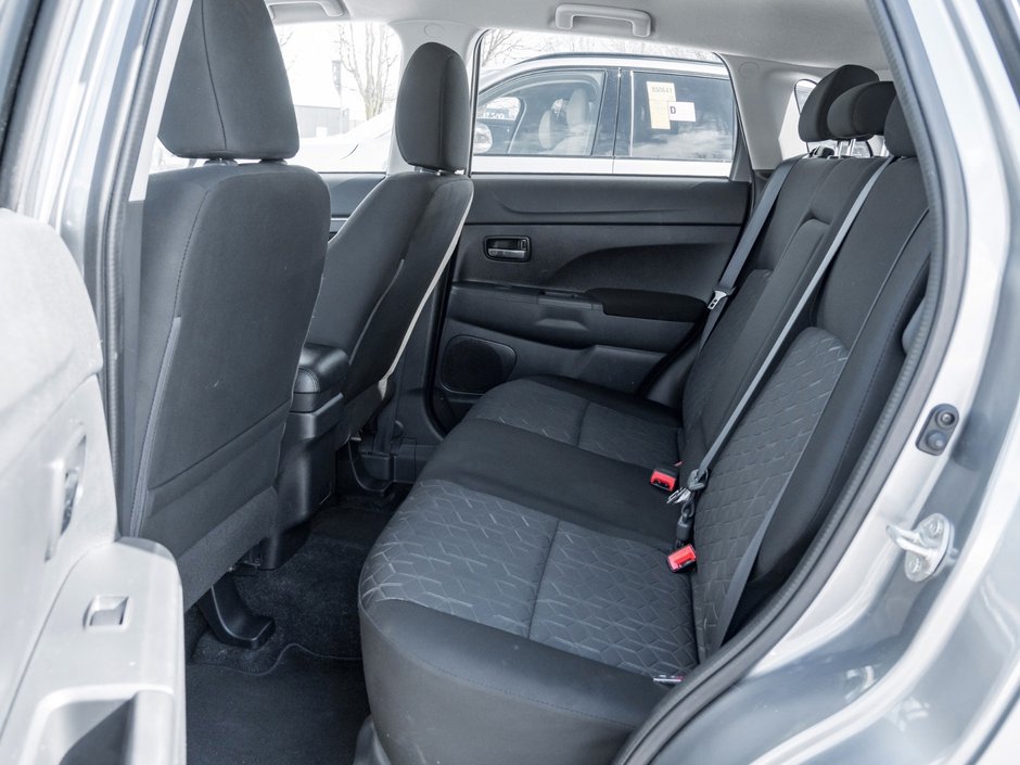 2023 Mitsubishi RVR SE FWD - CVT-18