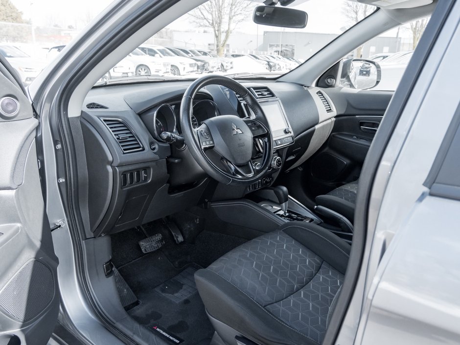 2023 Mitsubishi RVR SE FWD - CVT-6