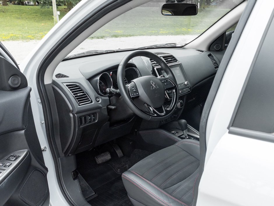 2023 Mitsubishi RVR 2.4L SEL AWC - CVT-6