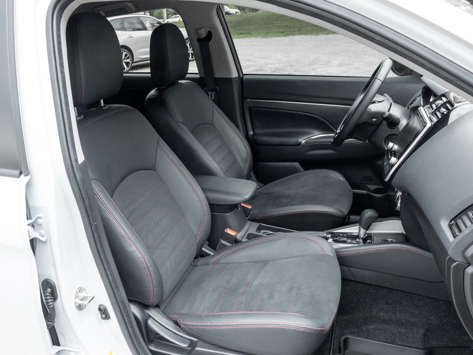 2023 Mitsubishi RVR 2.4L SEL AWC - CVT-17