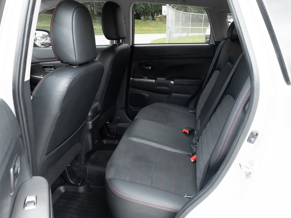 2023 Mitsubishi RVR 2.4L SEL AWC - CVT-18