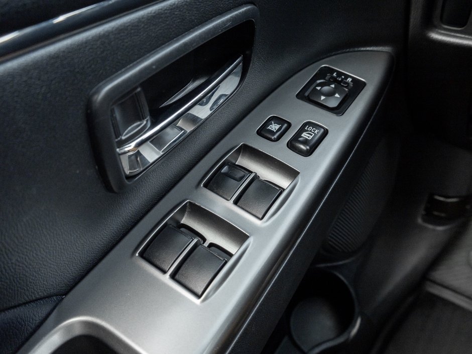 2023 Mitsubishi RVR 2.4L SEL AWC - CVT-10