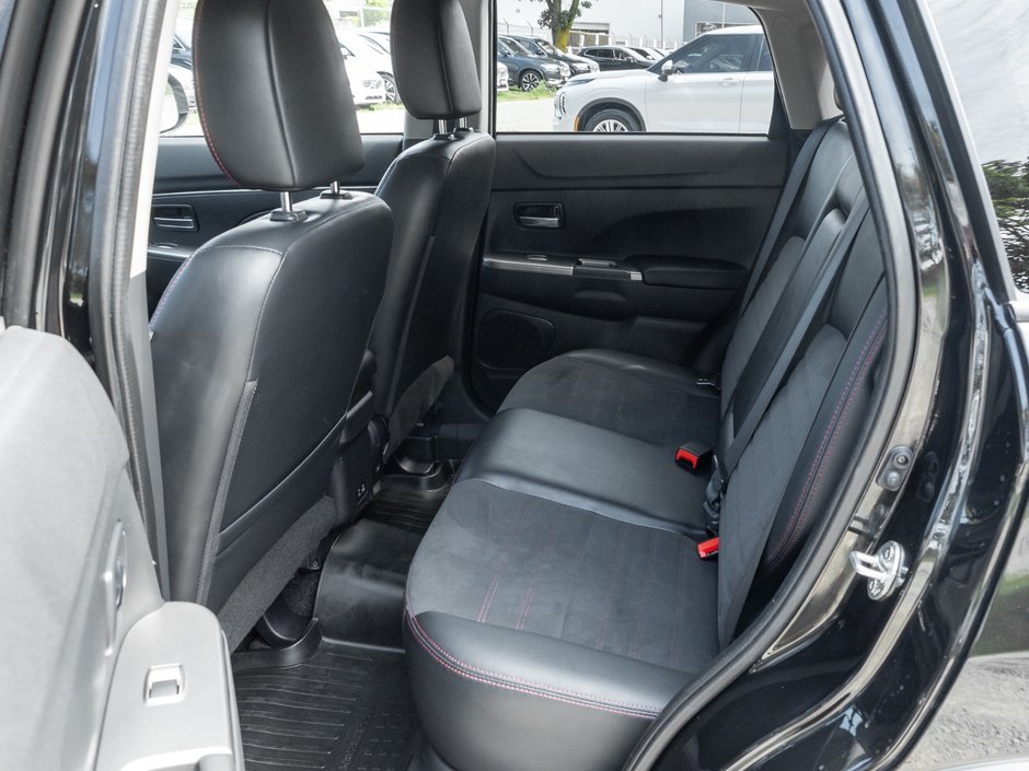 2023 Mitsubishi RVR 2.4L SEL AWC - CVT-17