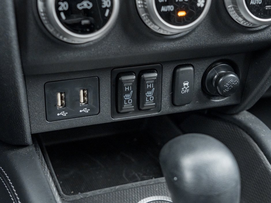 2024 Mitsubishi RVR ES FWD-14