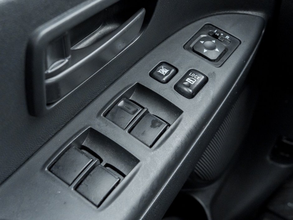 2024 Mitsubishi RVR ES FWD-12