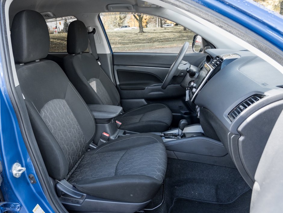 2024 Mitsubishi RVR ES AWC-18