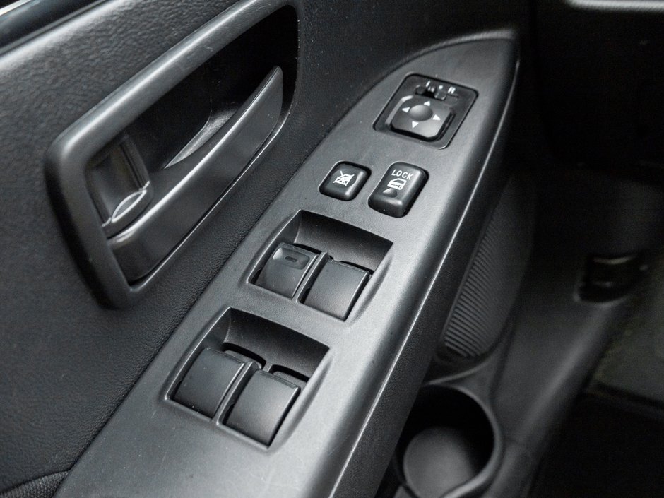 2024 Mitsubishi RVR ES FWD-12