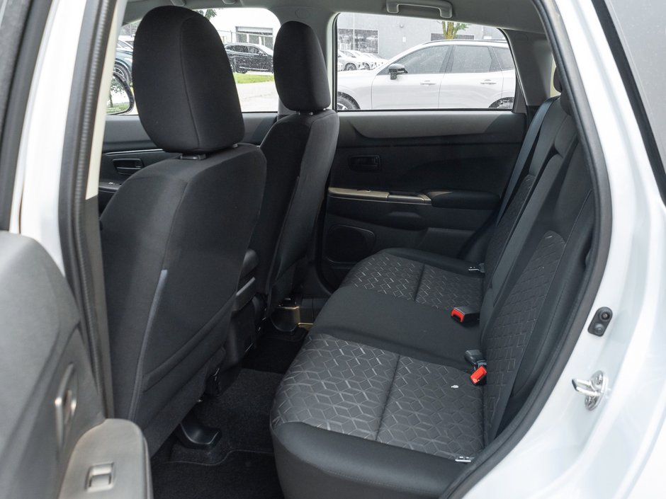 2024 Mitsubishi RVR ES FWD-19