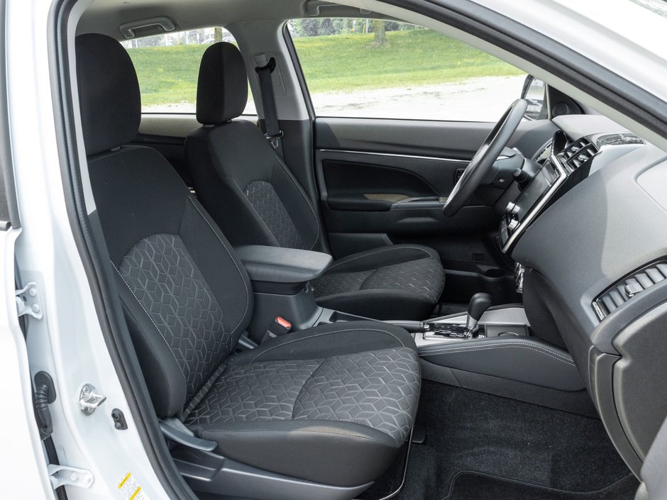 2024 Mitsubishi RVR ES FWD-18