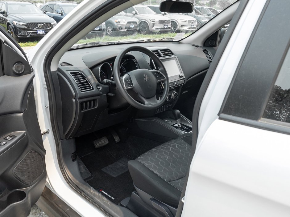 2024 Mitsubishi RVR ES FWD-6