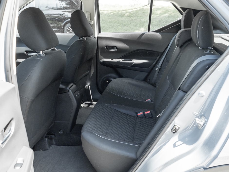 2021 Nissan Kicks SV CVT-18