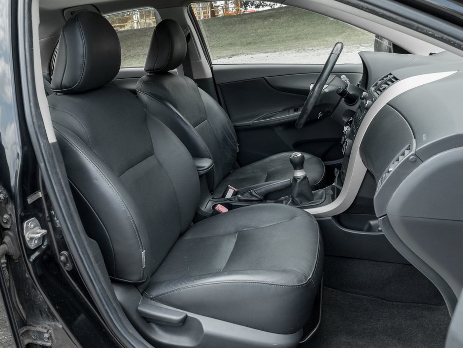 2010 Toyota Corolla 4-door Sedan S 5M-20