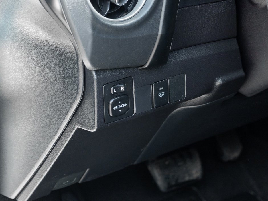 2019 Toyota Corolla 4-door Sedan LE CVTi-S-13