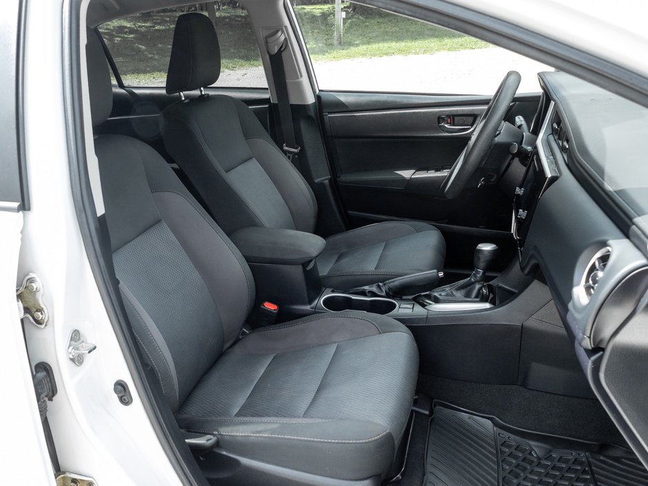 2019 Toyota Corolla 4-door Sedan LE CVTi-S-19