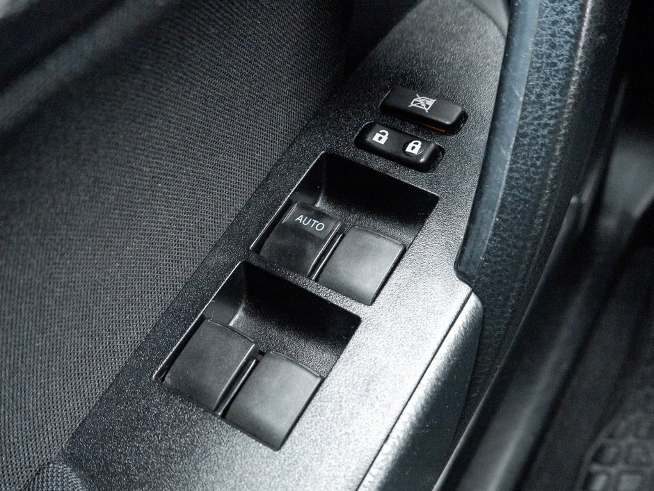 2019 Toyota Corolla 4-door Sedan LE CVTi-S-12