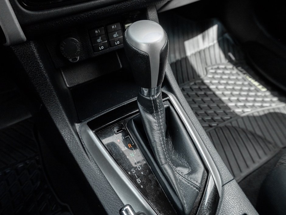 2019 Toyota Corolla 4-door Sedan LE CVTi-S-14