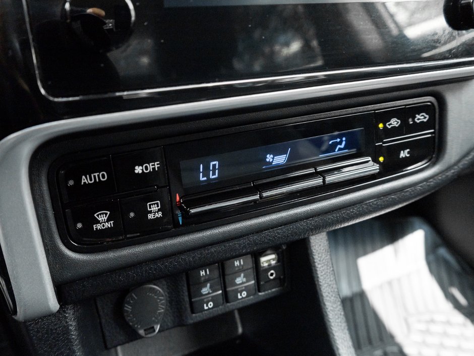 2019 Toyota Corolla 4-door Sedan LE CVTi-S-17