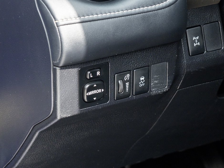 2014 Toyota RAV4 AWD XLE-13