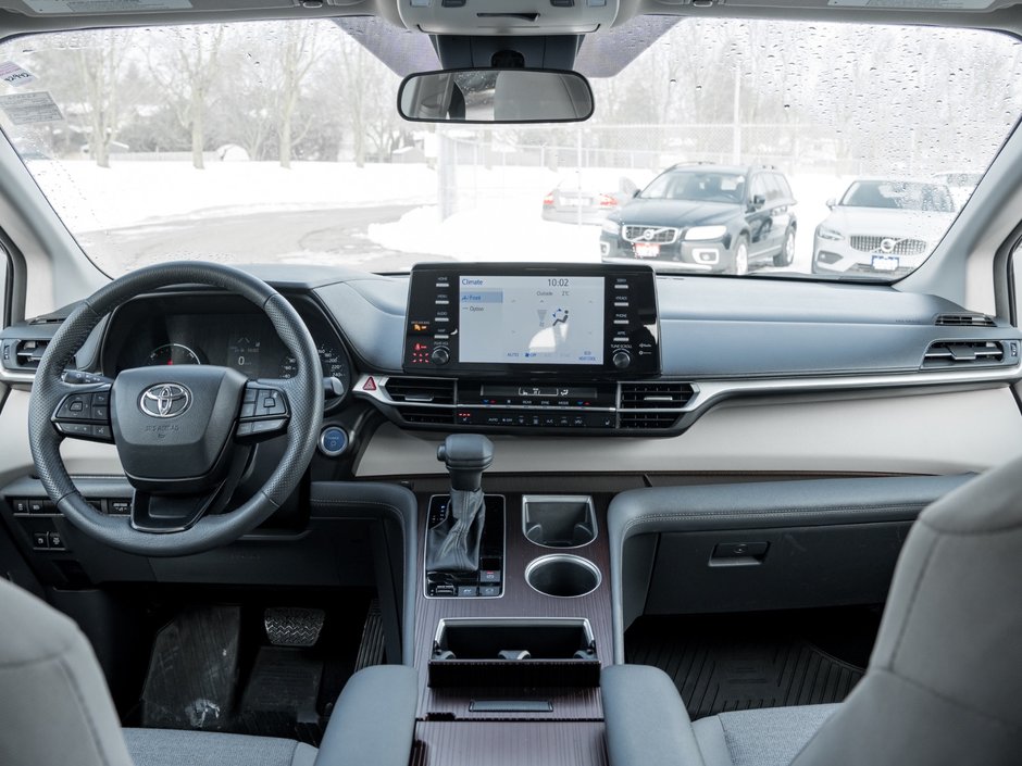 2024 Toyota Sienna Hybrid Sienna LE 8-Pass-24