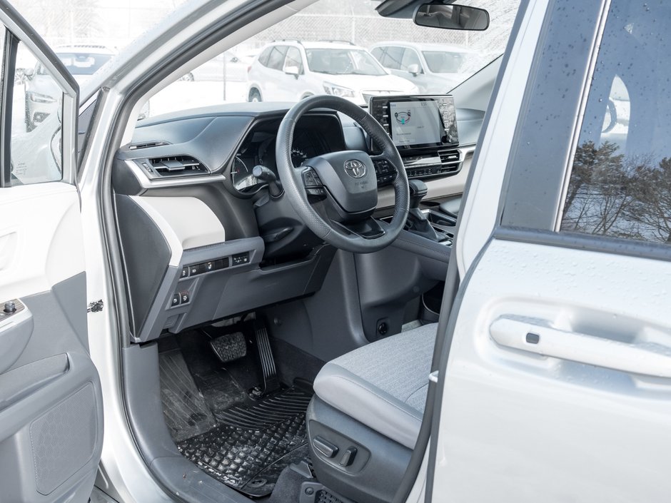 2024 Toyota Sienna Hybrid Sienna LE 8-Pass-6