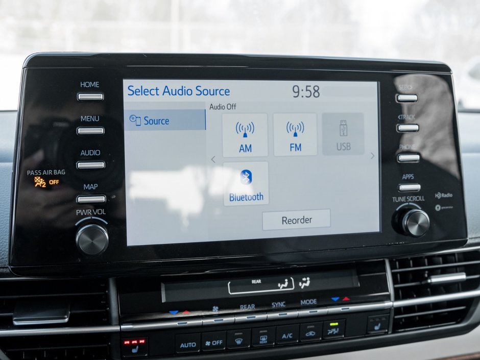 2024 Toyota Sienna Hybrid Sienna LE 8-Pass-17