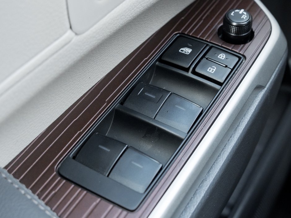 2024 Toyota Sienna Hybrid Sienna LE 8-Pass-9