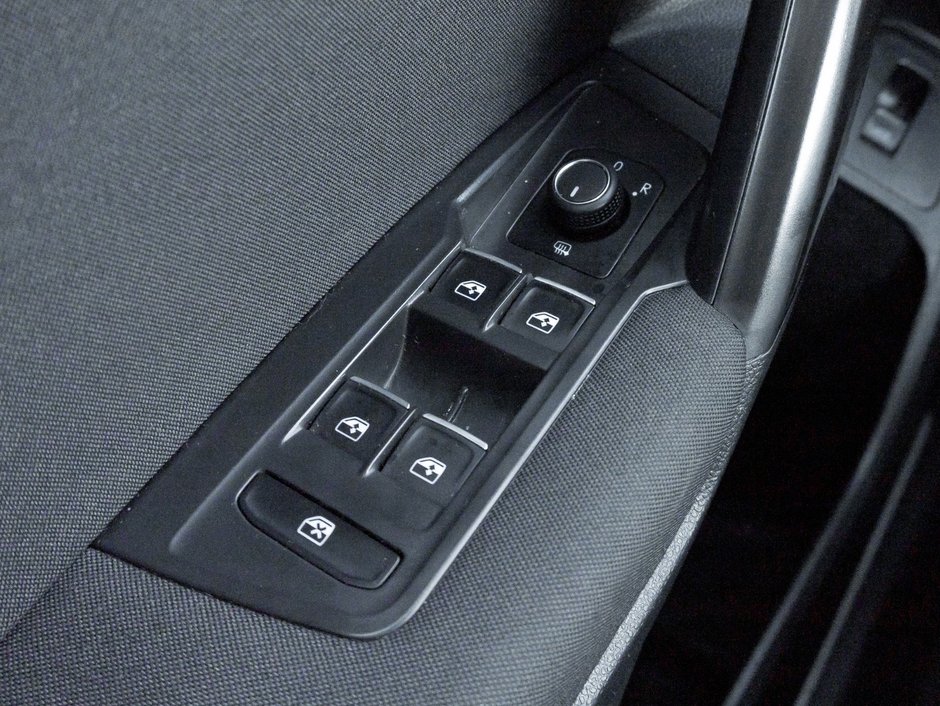 2021 Volkswagen Tiguan United 2.0T 8sp at w/Tip 4M-8