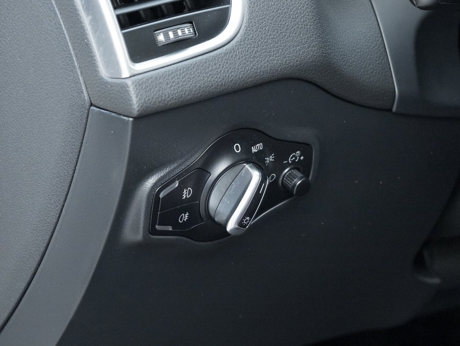 2012 Audi Q5 Quattro 4dr 2.0L Premium-12