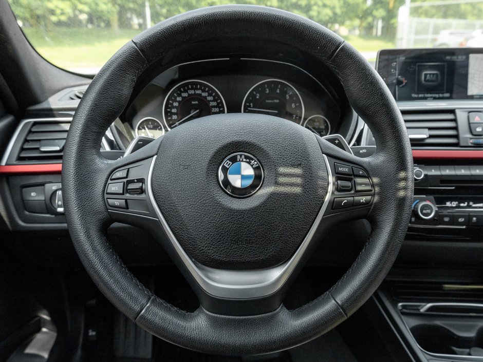 BMW 3 Series 4dr Sdn 330i xDrive AWD  LOW MILEAGE  TRADE IN 2017-8