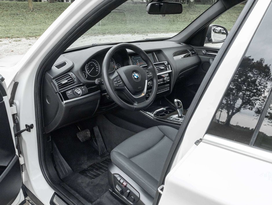 BMW X3 xDrive^Trade In^No Accidents^Well Maintained 2017-6