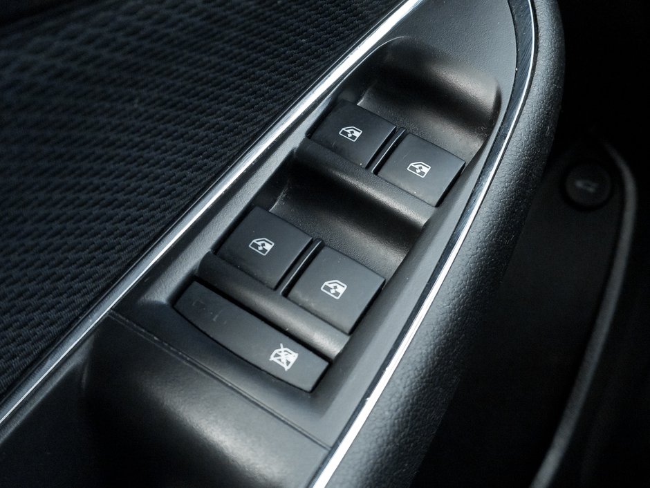 Chevrolet Cruze 4dr Sdn 1.4L LT w-1SD  SAFETY CERTIFIED  TRADE IN 2018-11