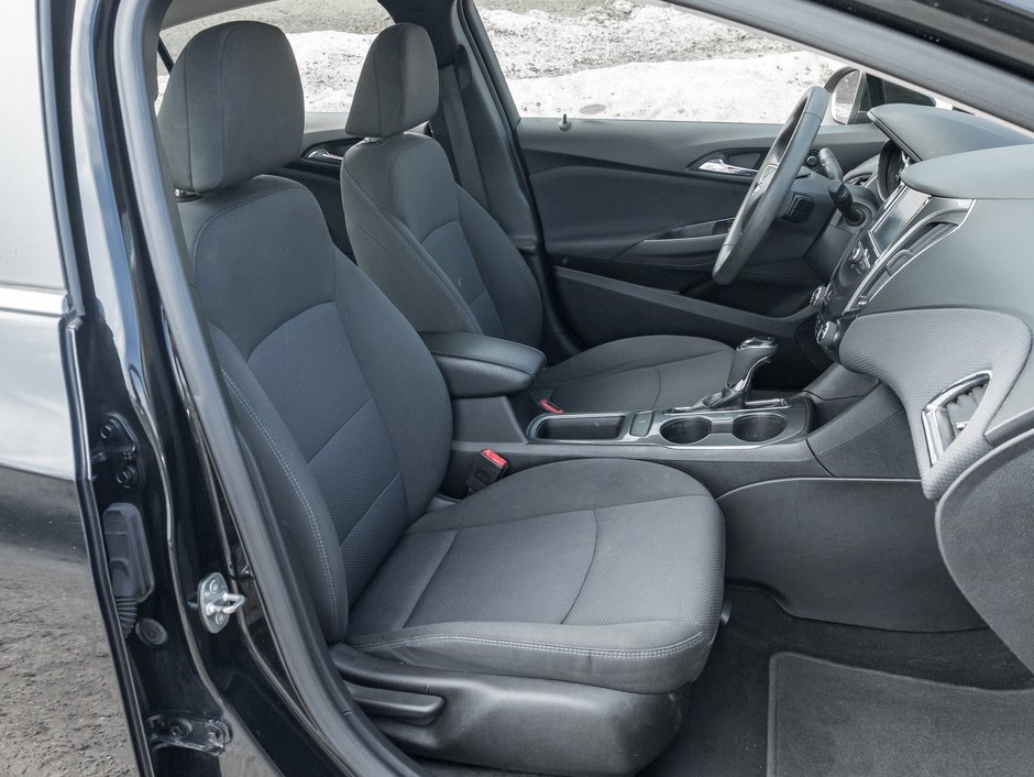 Chevrolet Cruze 4dr Sdn 1.4L LT w-1SD  SAFETY CERTIFIED  TRADE IN 2018-17