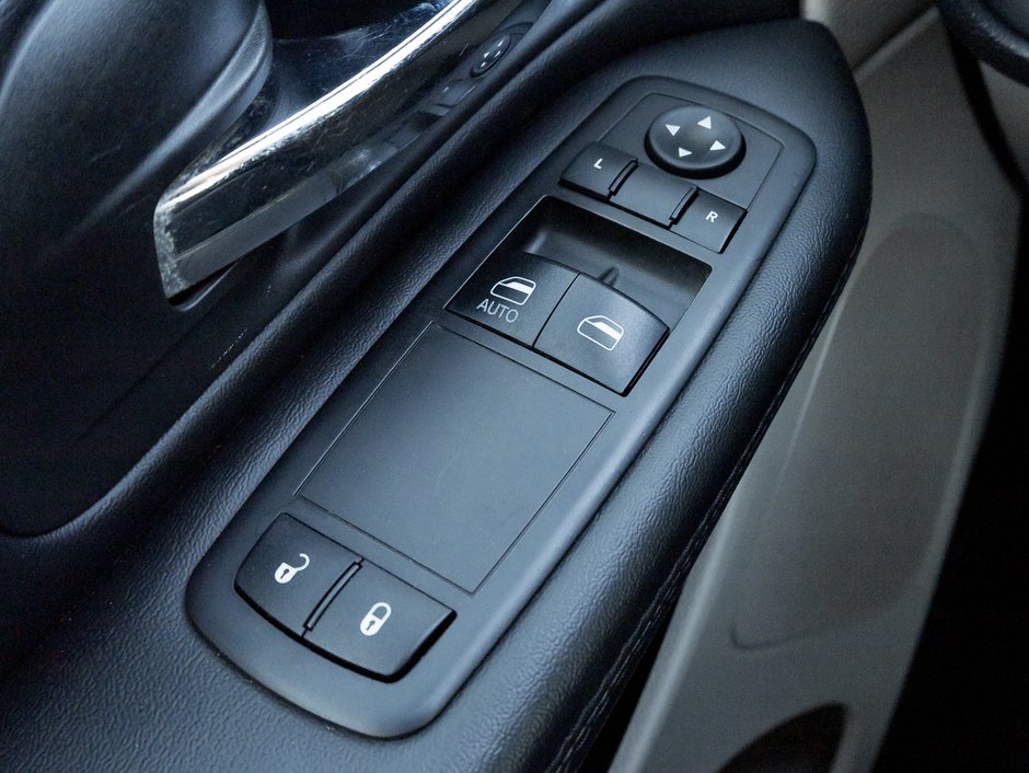 2019 Dodge Grand Caravan SXT  ONE OWNER  ACCIDENTS FREE  SAFETY CERT-11