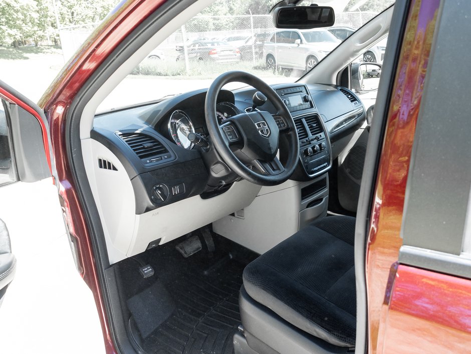 2019 Dodge Grand Caravan SXT 2WD   AVAILABLE FOR FINANCING-6