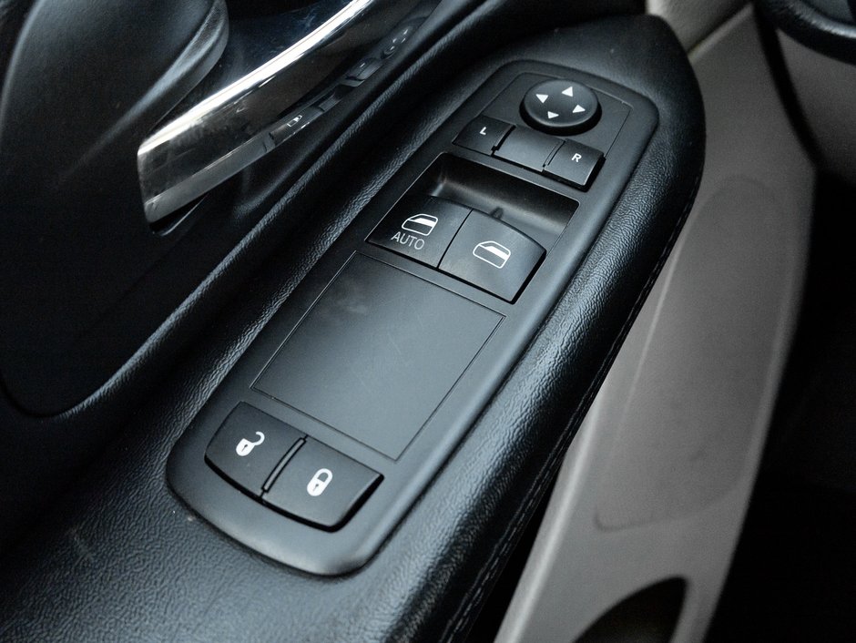 2019 Dodge Grand Caravan SXT 2WD   AVAILABLE FOR FINANCING-11