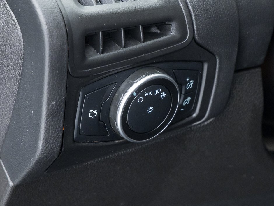 2016 Ford Focus 4dr Sdn SE   AS IS-12