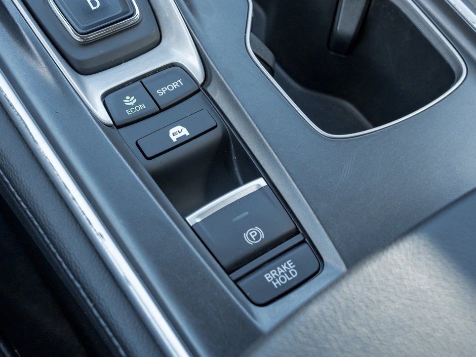 Honda Accord Hybrid Touring CVT  TRADE IN  ONE OWNER  HYBRID 2019-16