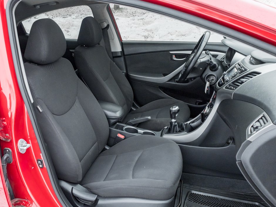 2016 Hyundai Elantra 4dr Sdn Manual GLS   AS IS-19