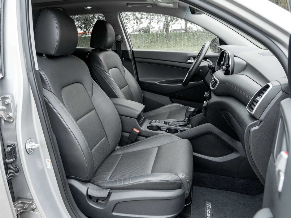 Hyundai TUCSON LUXURY^Super Low KM^Trade in^New Battery^One owner 2020-18