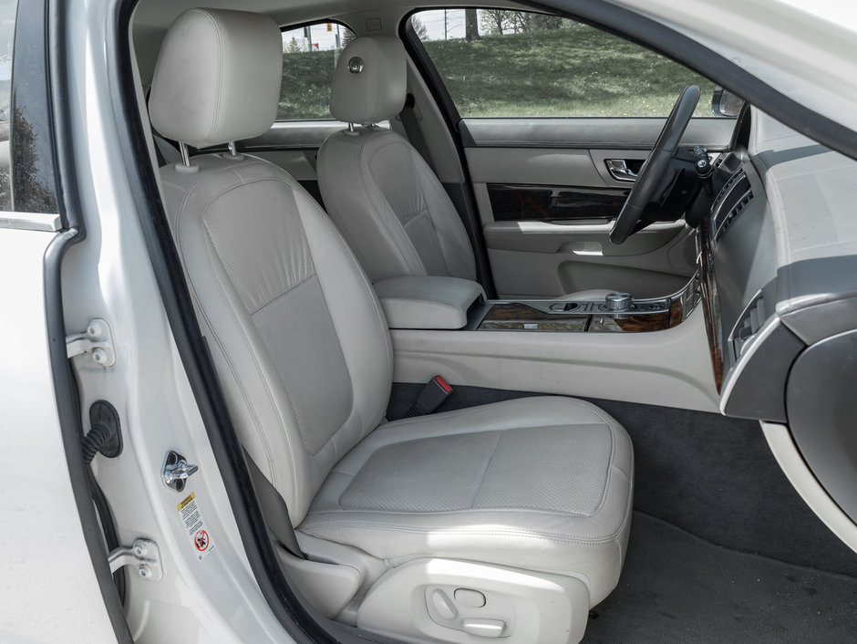 Jaguar XF 4dr Sdn Premium Luxury 2010-20