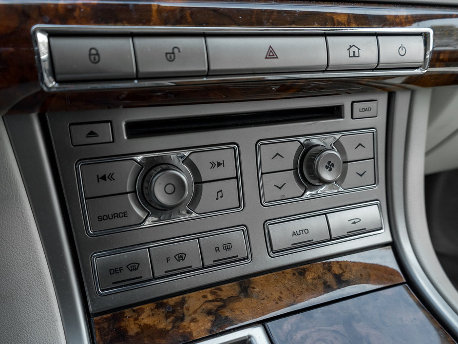 Jaguar XF 4dr Sdn Premium Luxury 2010-17