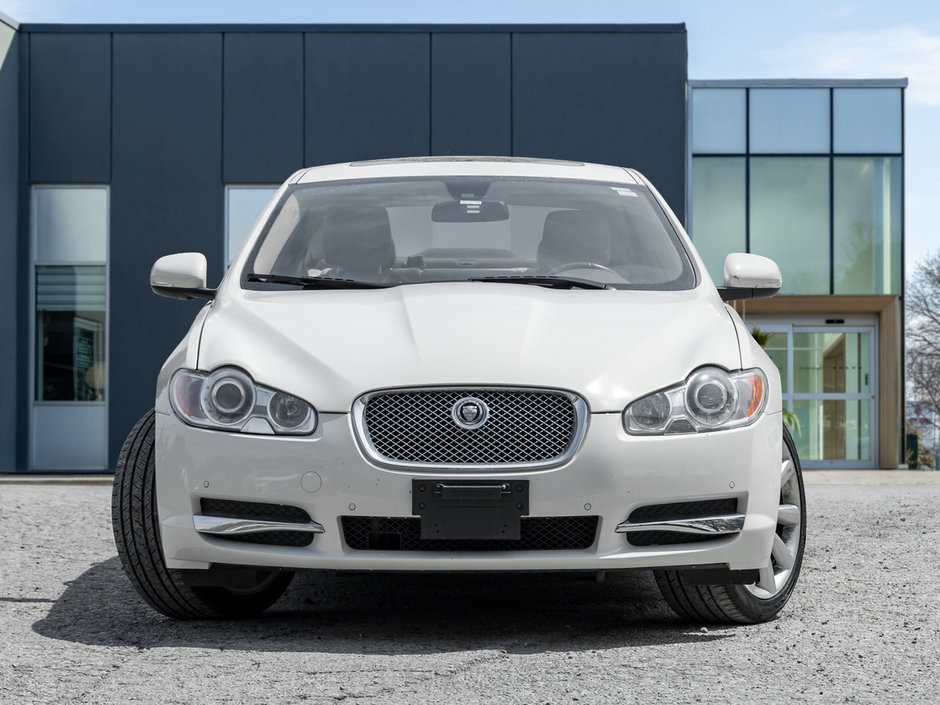 Jaguar XF 4dr Sdn Premium Luxury 2010-1