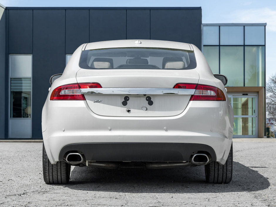 Jaguar XF 4dr Sdn Premium Luxury 2010-5