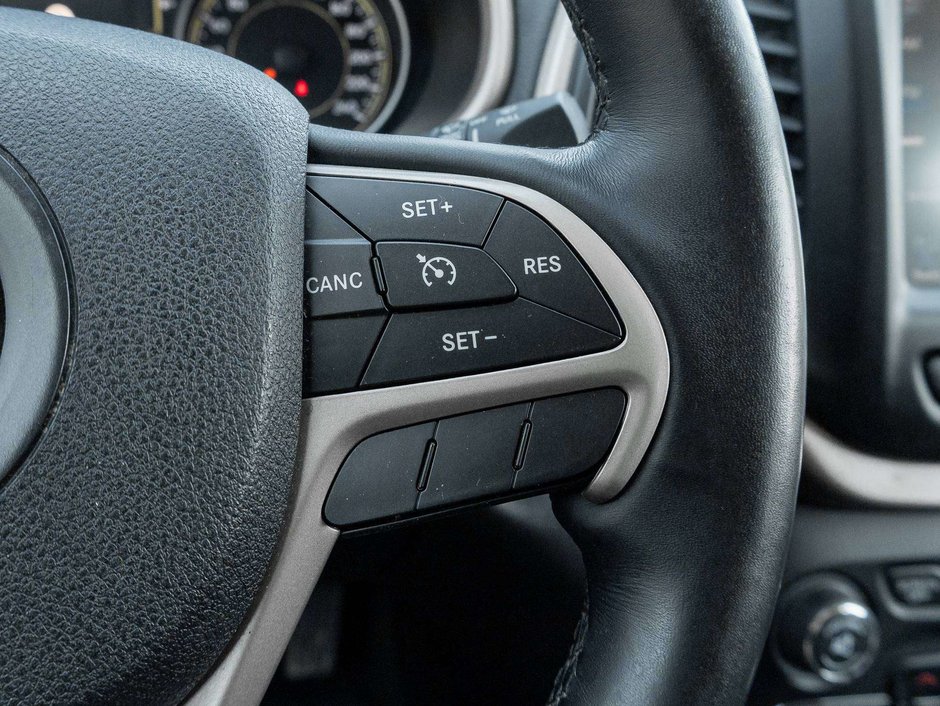 2015 Jeep Cherokee North-9
