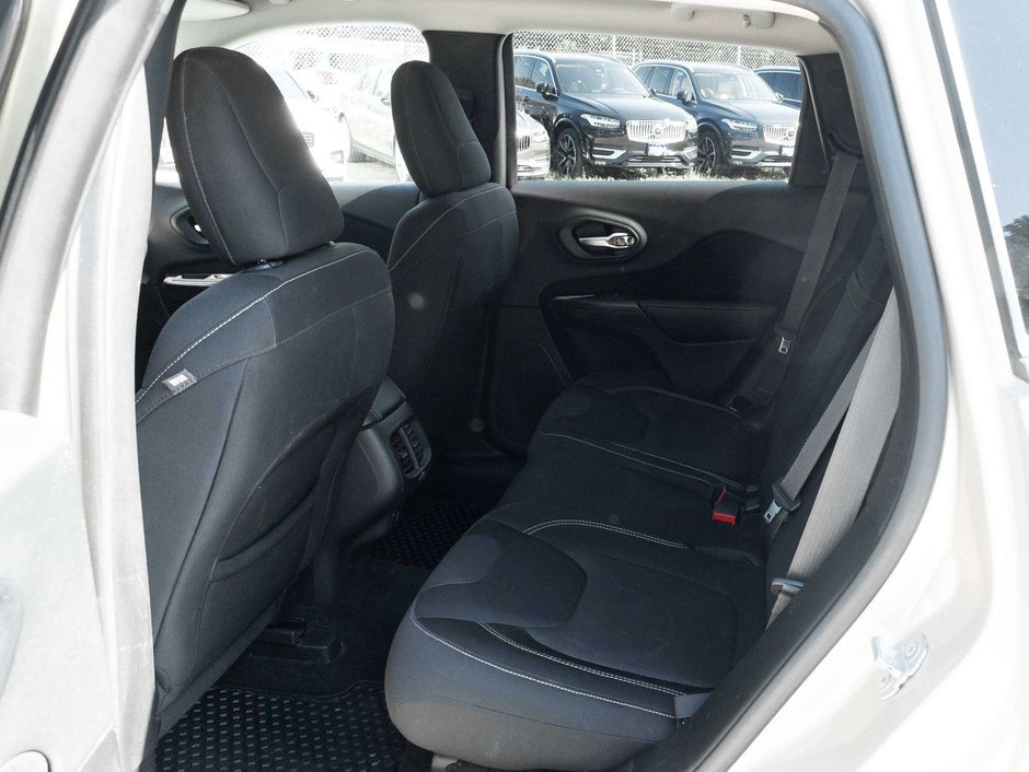 2015 Jeep Cherokee North-19