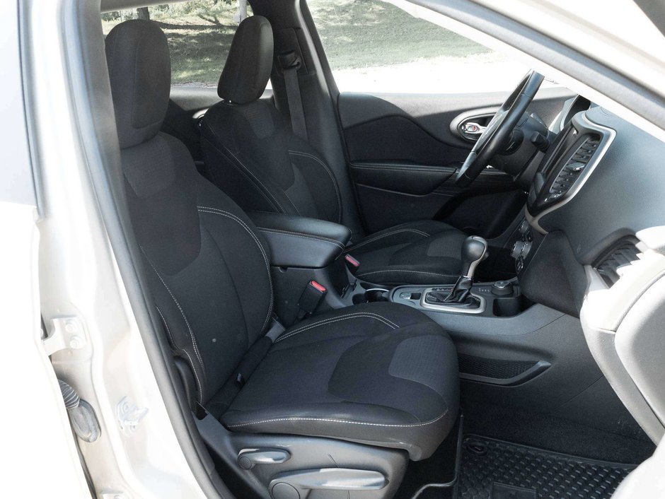 2015 Jeep Cherokee North-18